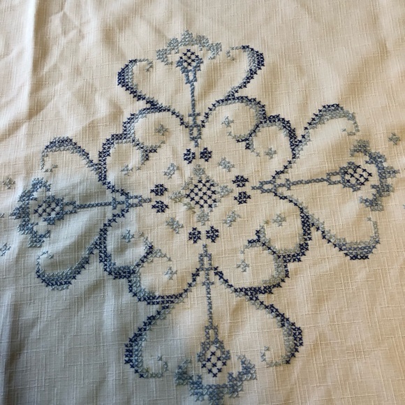 Vintage Hand Embroidered Table Cloth Rectangular - Picture 8 of 9